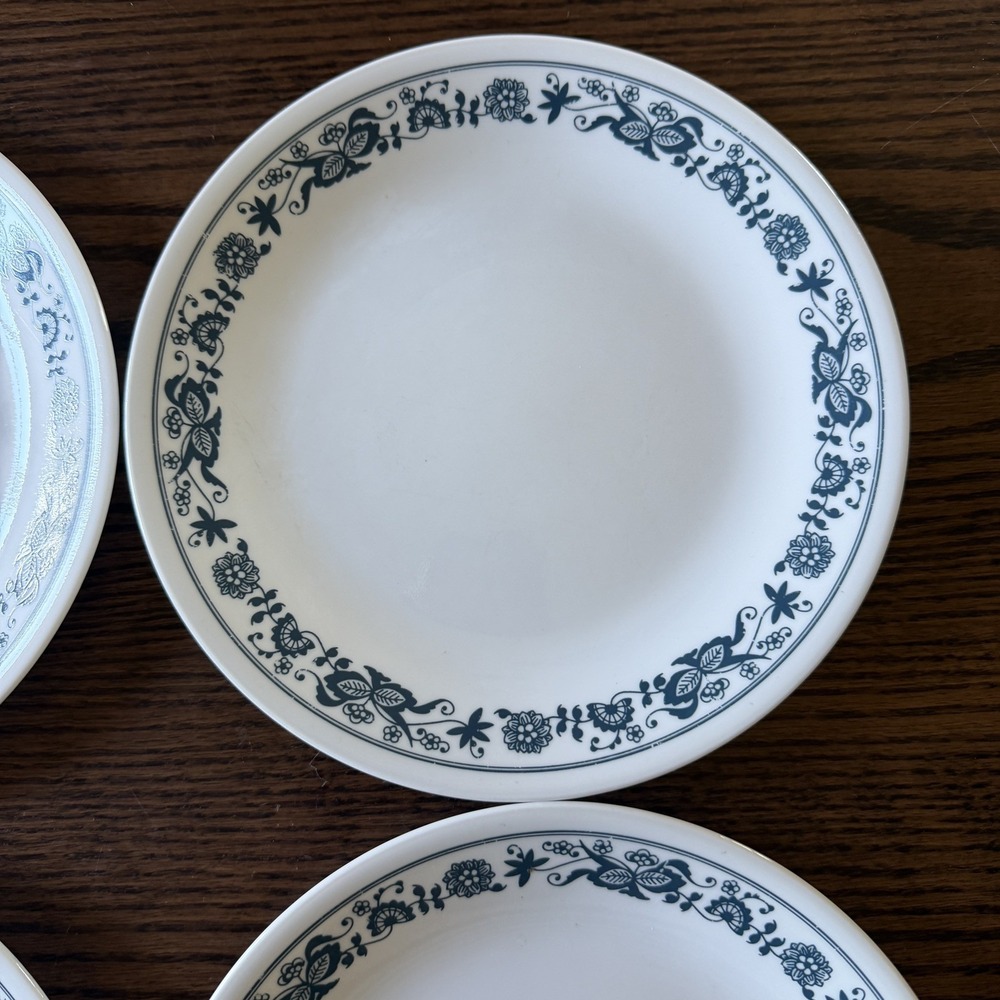 4 Corelle Blue & White Old Town (Blue Onion) Dinner Plates 10.25" - Picture 3 of 9